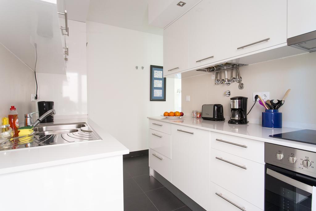 Joivy Joyful 2Br Apt With Terrace Nearby Sao Bento Palace 리스본 객실 사진