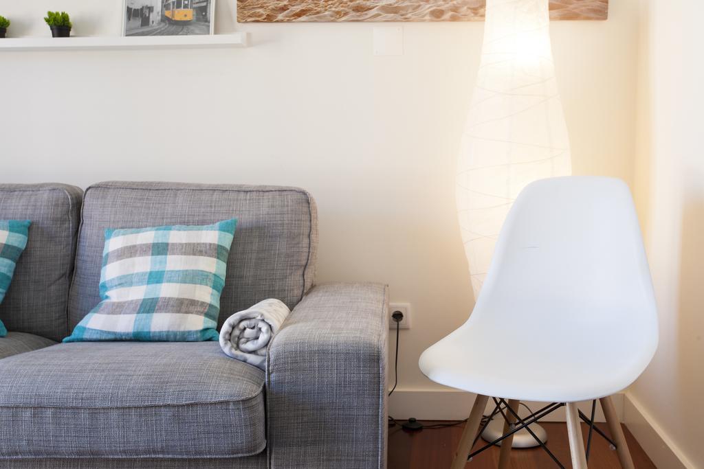 Joivy Joyful 2Br Apt With Terrace Nearby Sao Bento Palace 리스본 객실 사진