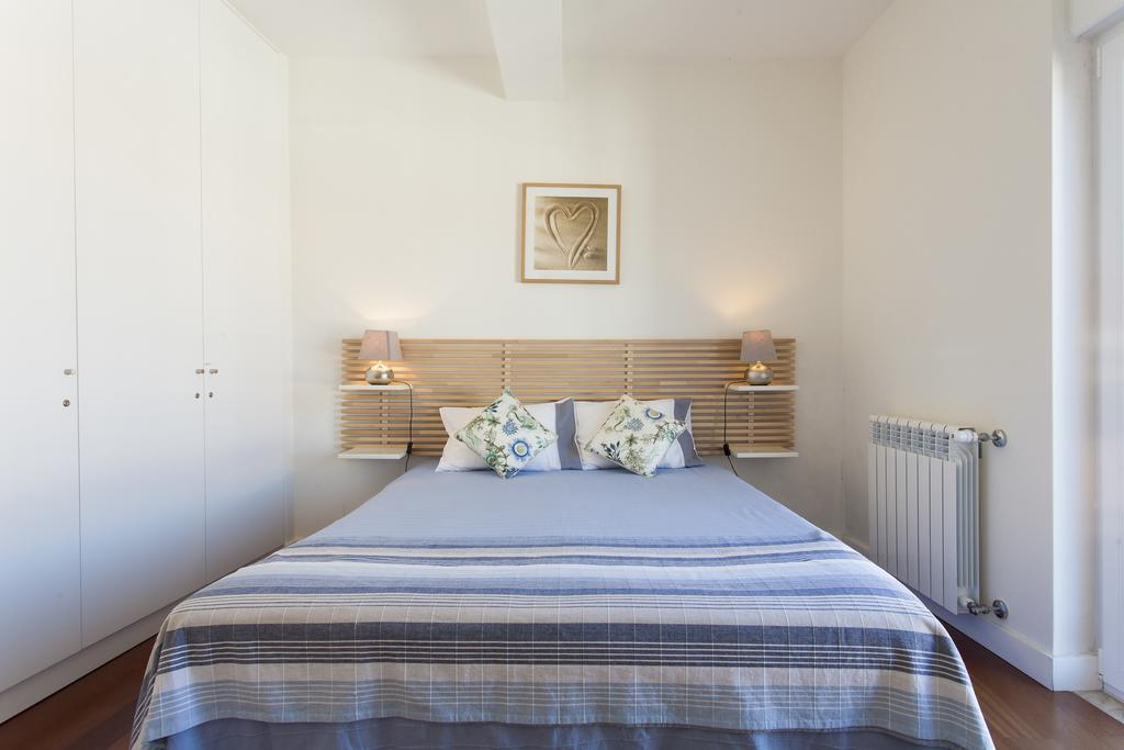 Joivy Joyful 2Br Apt With Terrace Nearby Sao Bento Palace 리스본 객실 사진