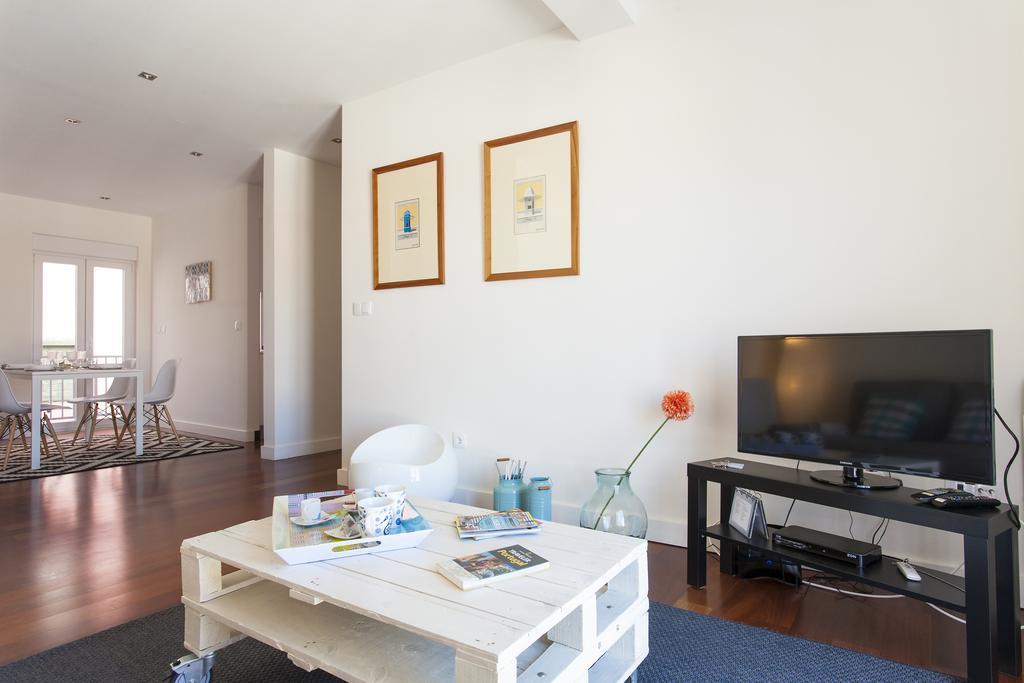Joivy Joyful 2Br Apt With Terrace Nearby Sao Bento Palace 리스본 객실 사진
