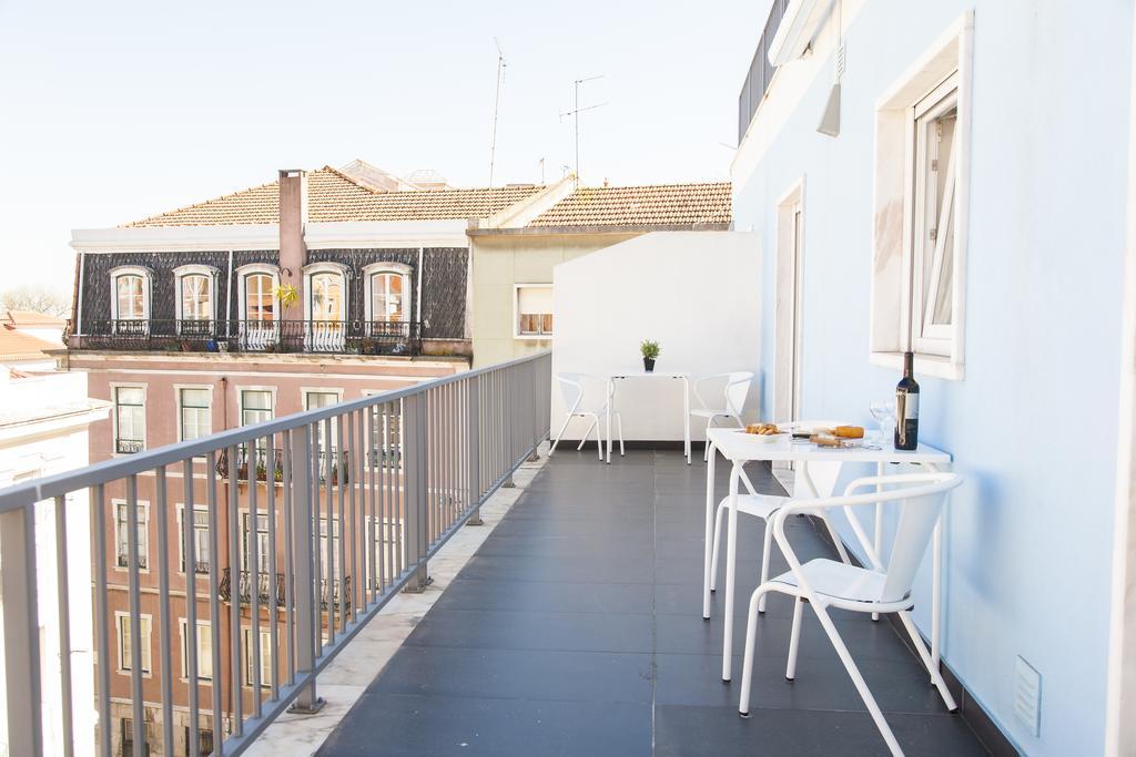 Joivy Joyful 2Br Apt With Terrace Nearby Sao Bento Palace 리스본 객실 사진