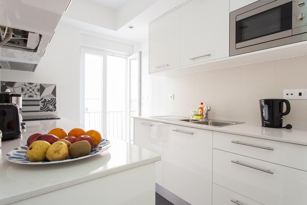 Joivy Joyful 2Br Apt With Terrace Nearby Sao Bento Palace 리스본 객실 사진