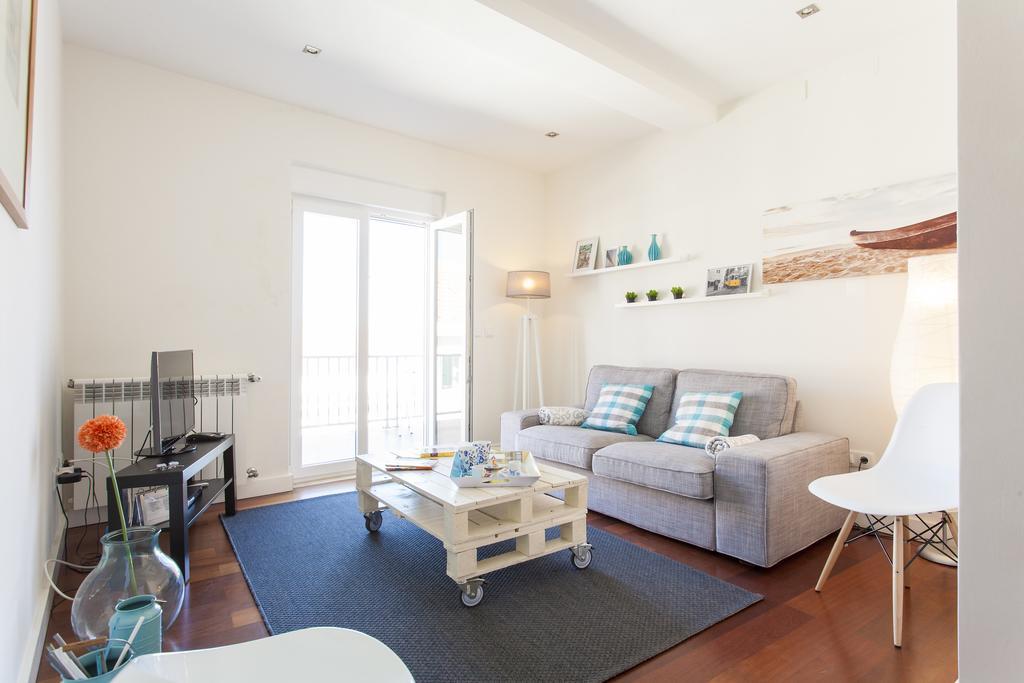 Joivy Joyful 2Br Apt With Terrace Nearby Sao Bento Palace 리스본 객실 사진